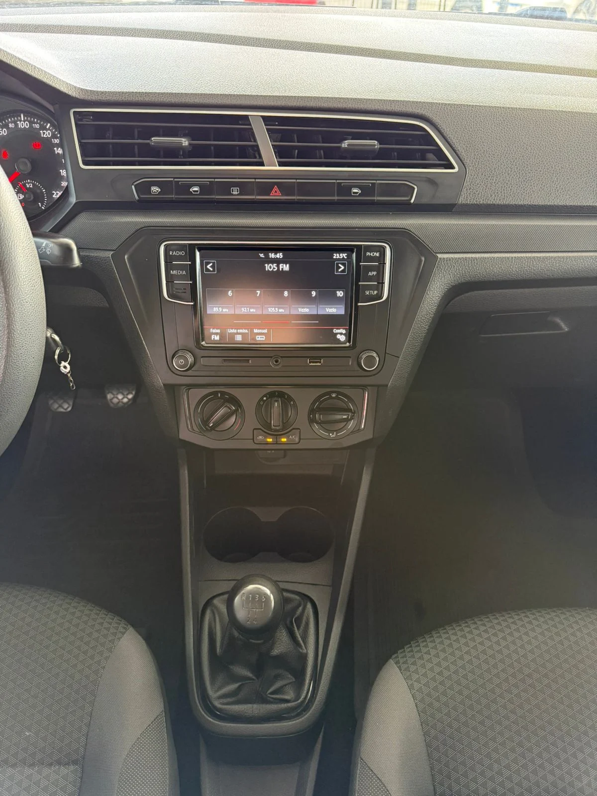 VOLSKWAGEN VOYAGE 1.0