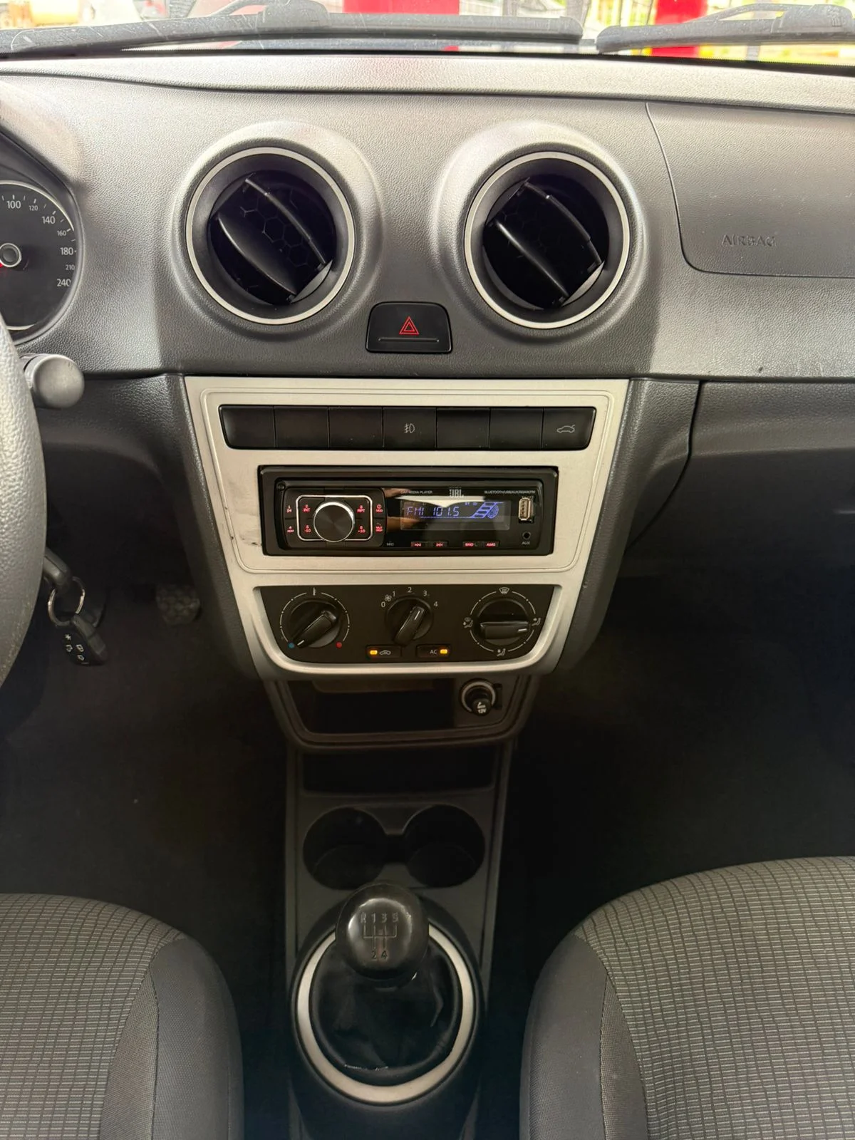 VOLKSWAGEN VOYAGE TL MB