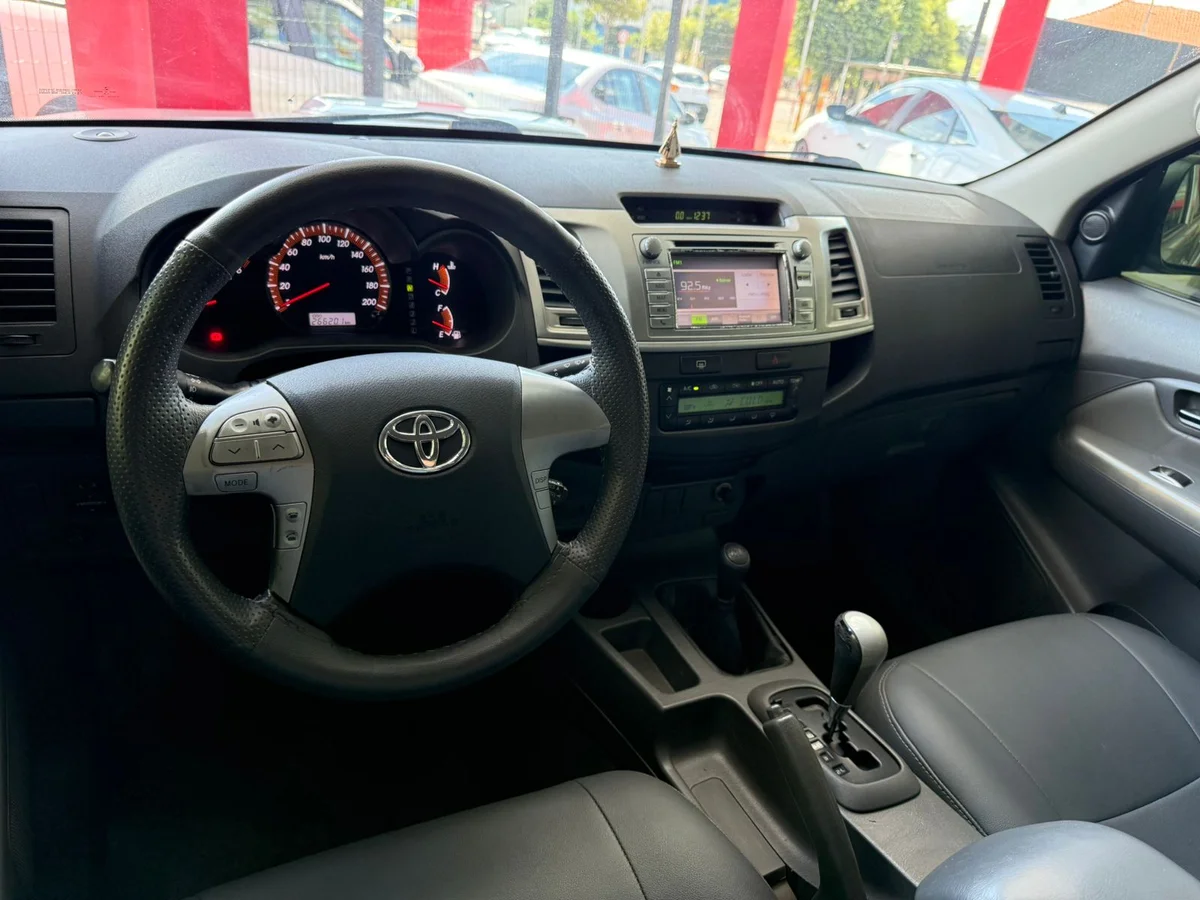 TOYOTA HILUX SRV